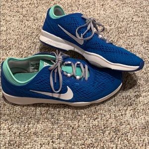 Nike Zoom tennis shoes